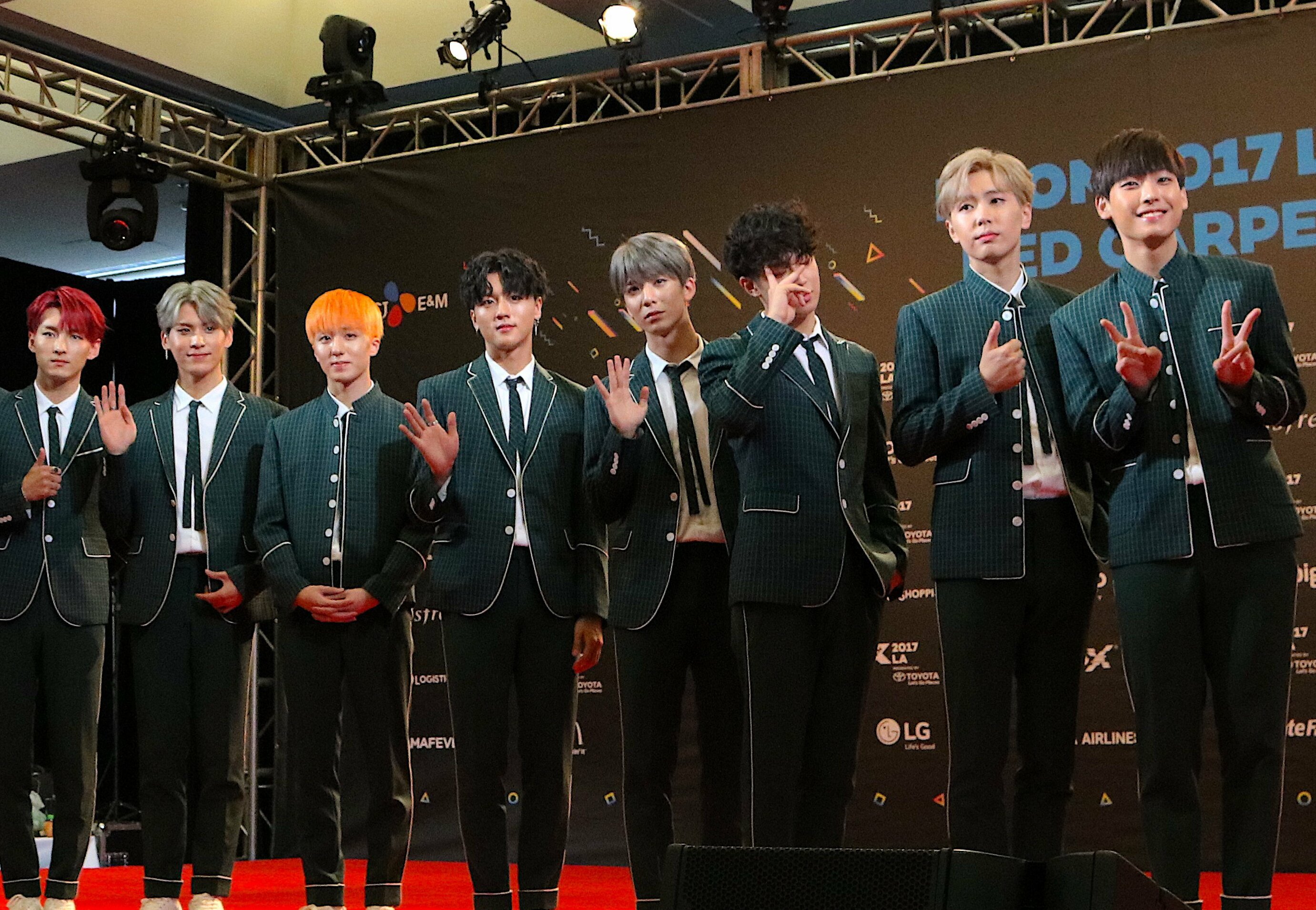 SF9
