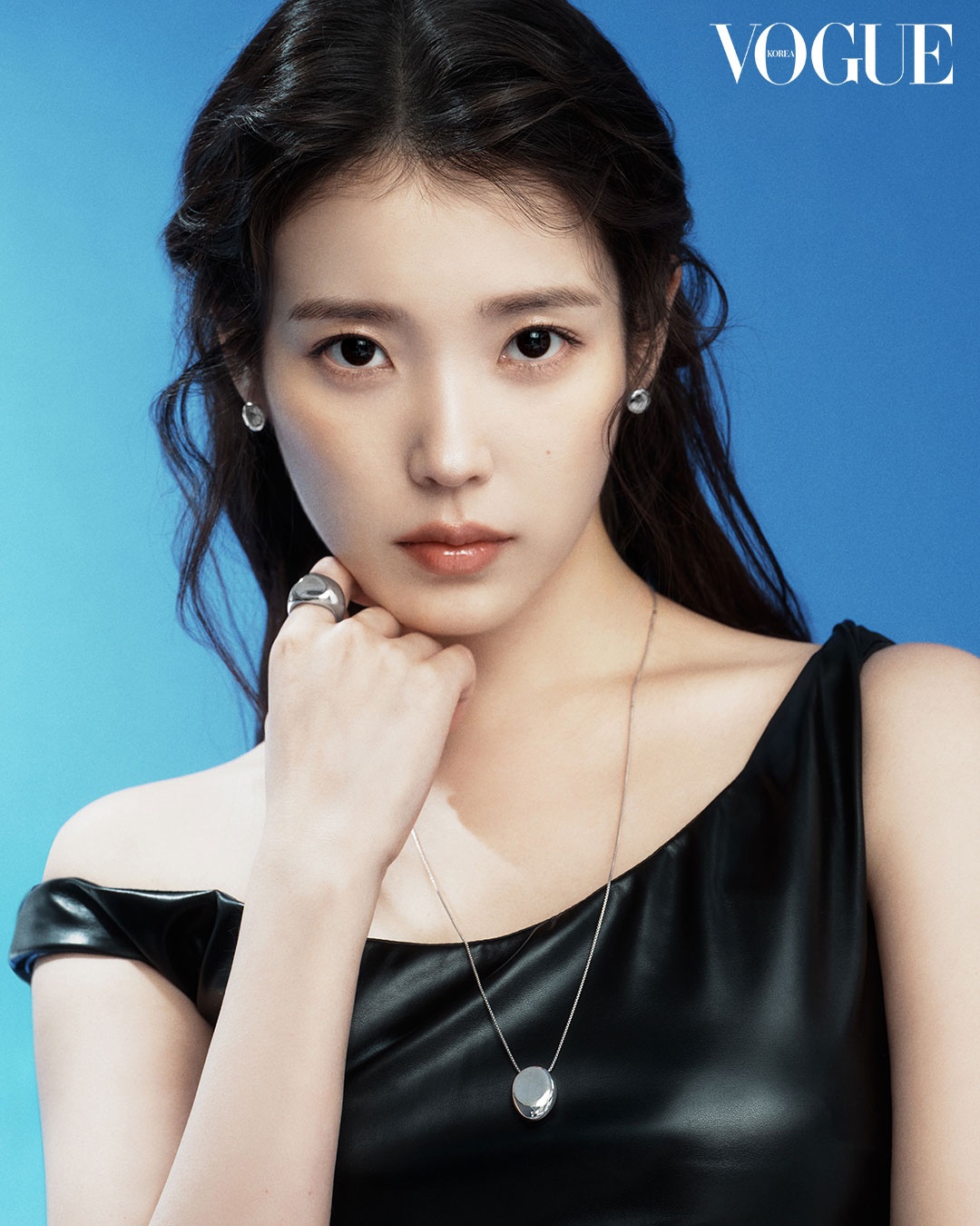 IU (Lee Ji-eun)