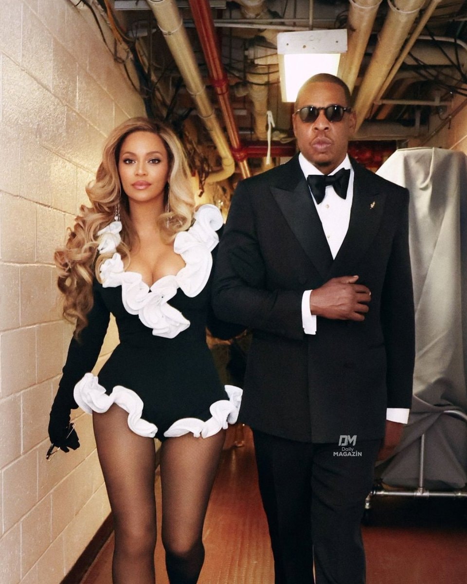 Beyoncé and JAY-Z charismatic display (photo 2 of 2)