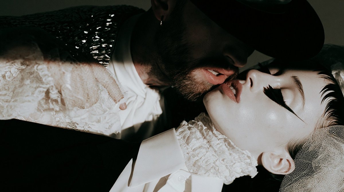 Velvet Surrender Victorian parlor kiss (photo 4 of 4)