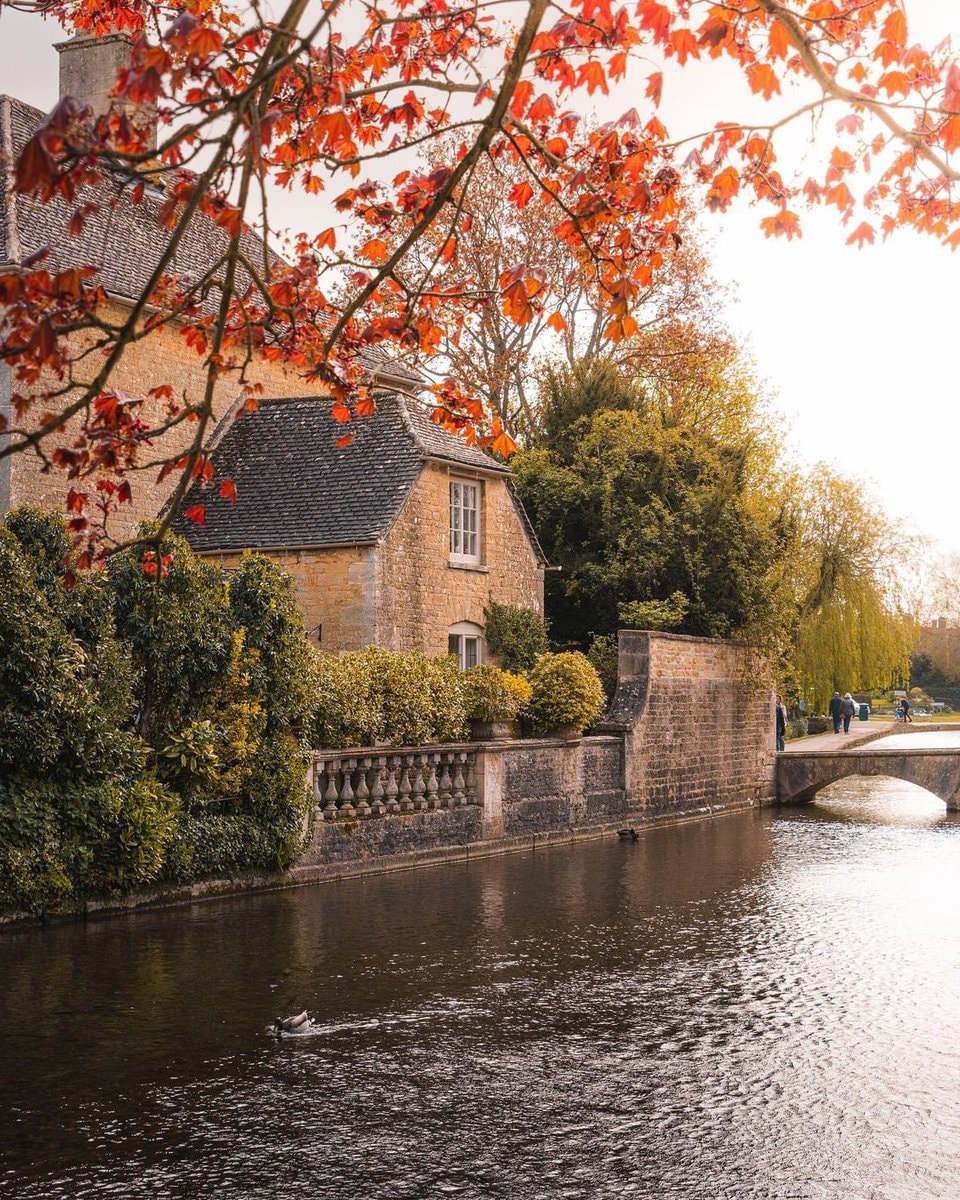 Cotswold cottages England (photo 2 of 4)