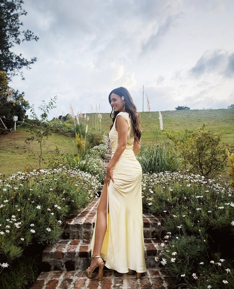 Victoria Justice garden look (photo 1 of 2)