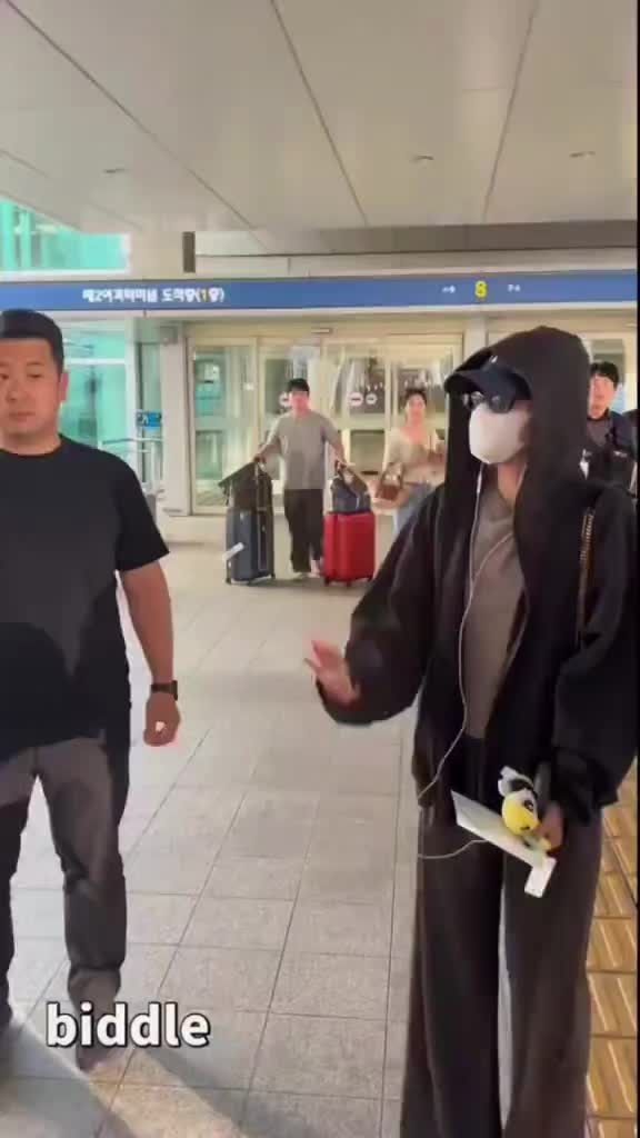 ROSE arrives in South Korea