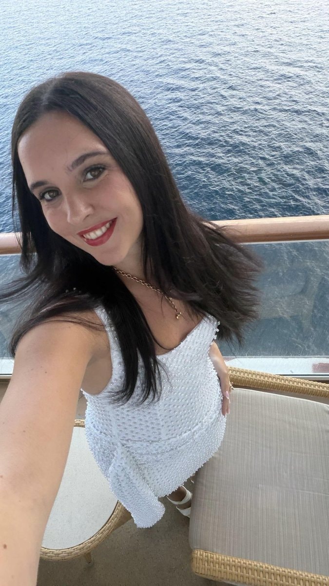 Elle Mulvaney selfie (photo 2 of 2)