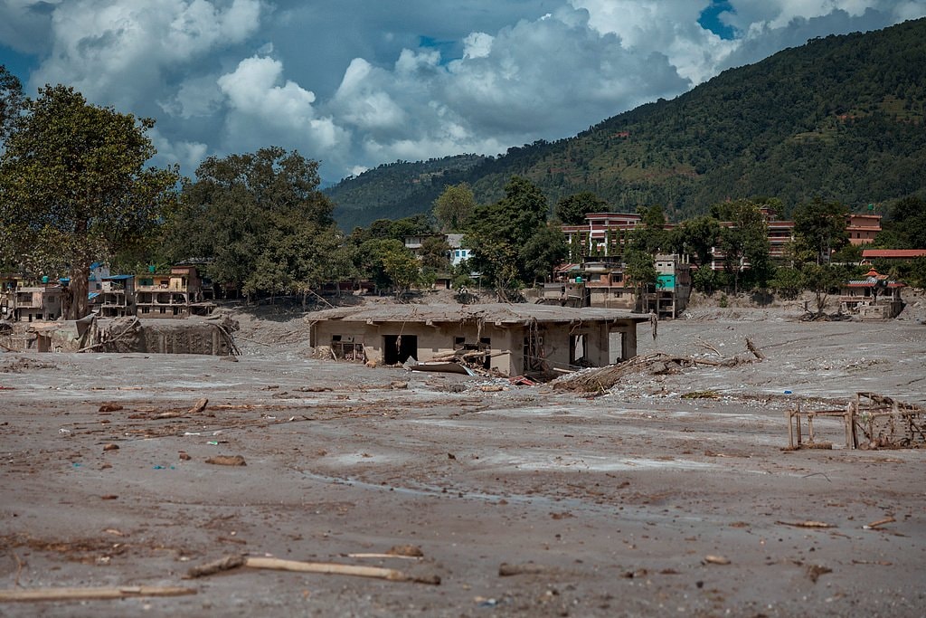 China evacuates citizens from Nepal