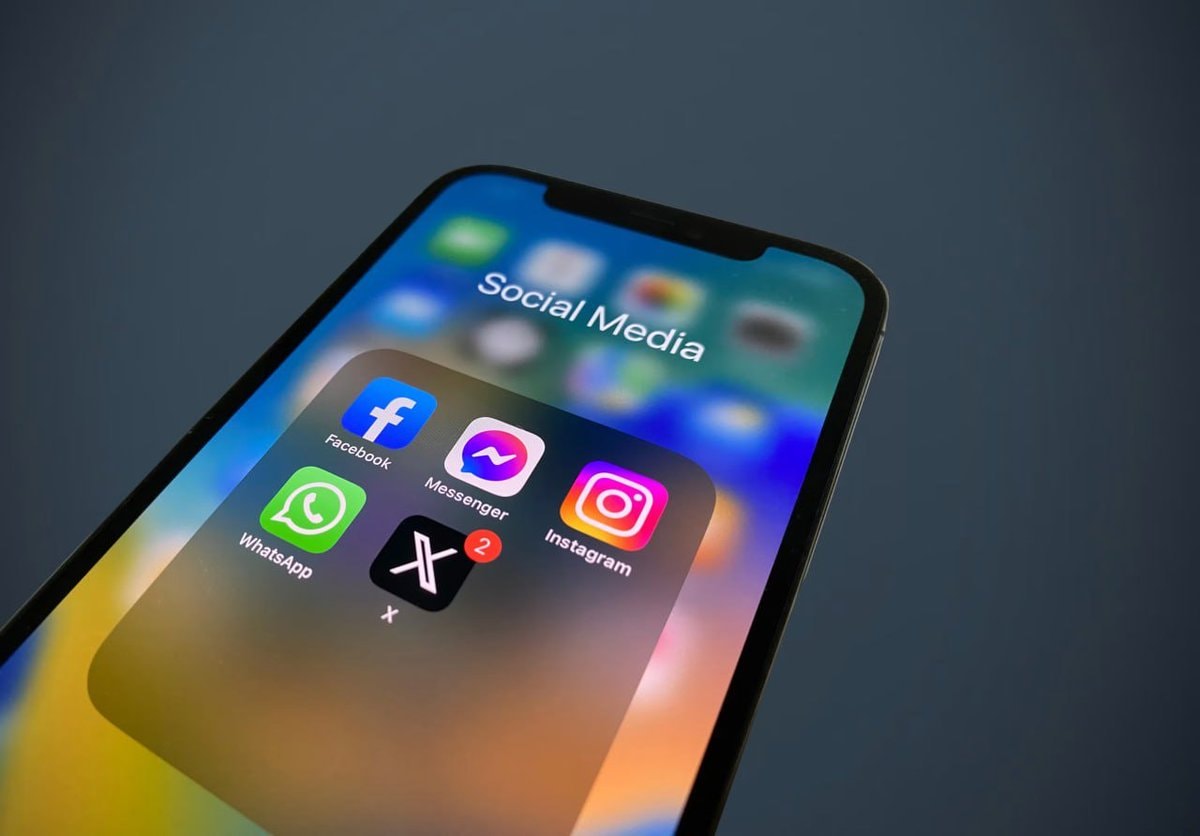 Iran lifts ban on Western social media