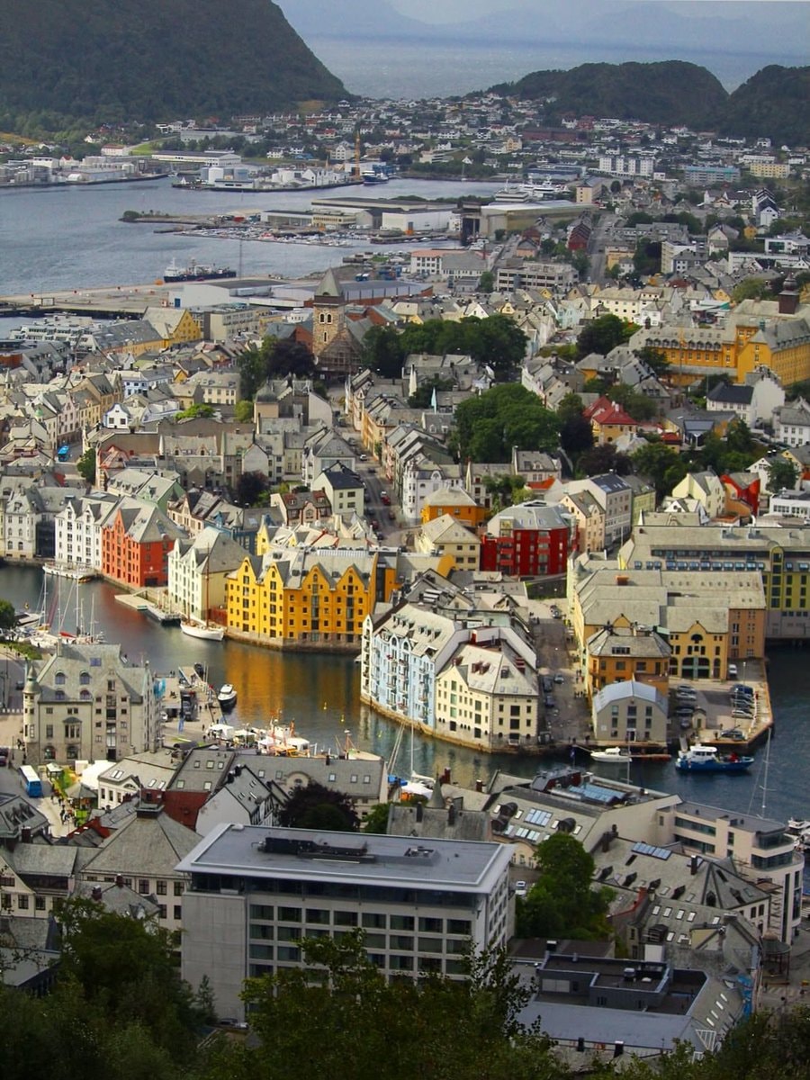 Alesund Norway scenic overview (photo 1 of 4)