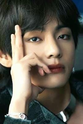 V (Taehyung) platinum blonde fringe jacket (photo 4 of 4)