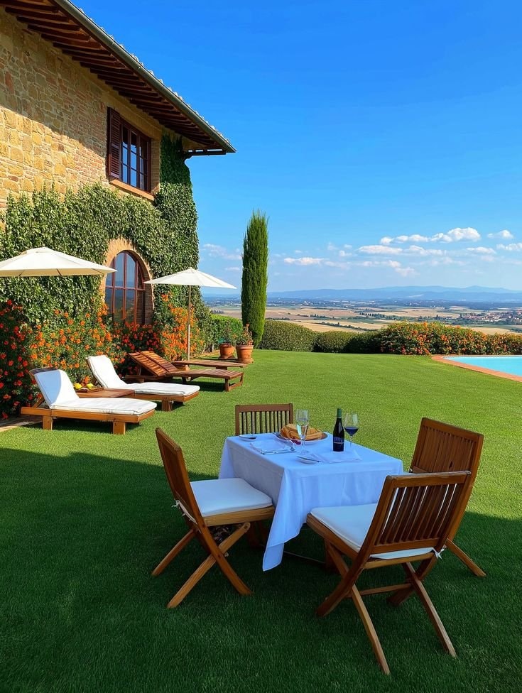 Tuscany Italy dining scene (photo 1 of 2) Tuscany Italy dining scene (photo 1 of 2)