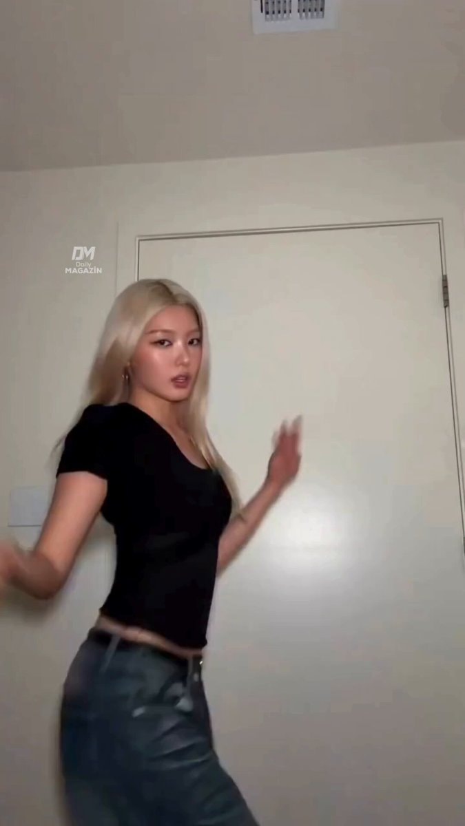 Yoonchae flirty dance