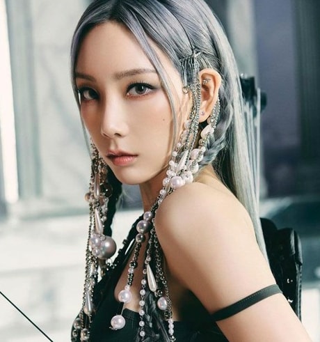 Taeyeon INVU silver hair