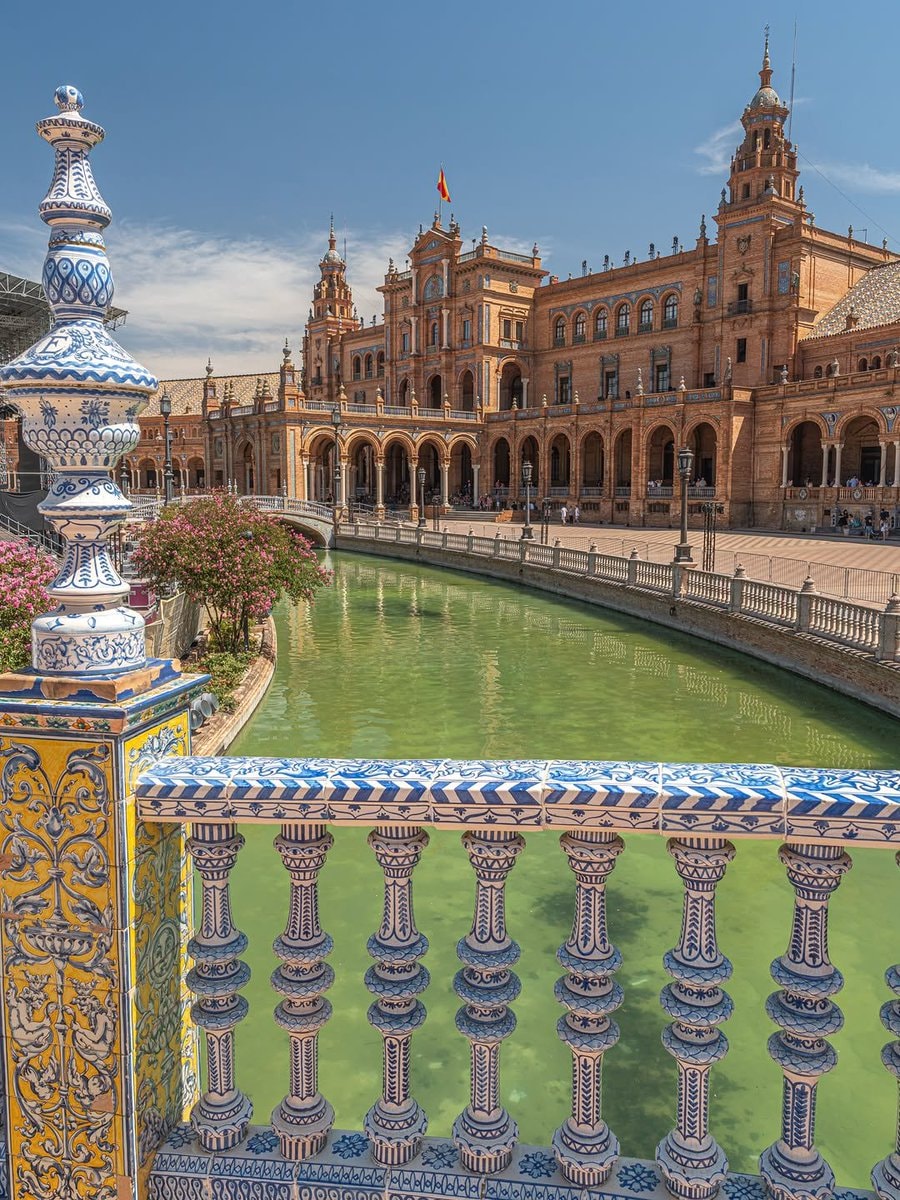 Plaza de España Seville canal