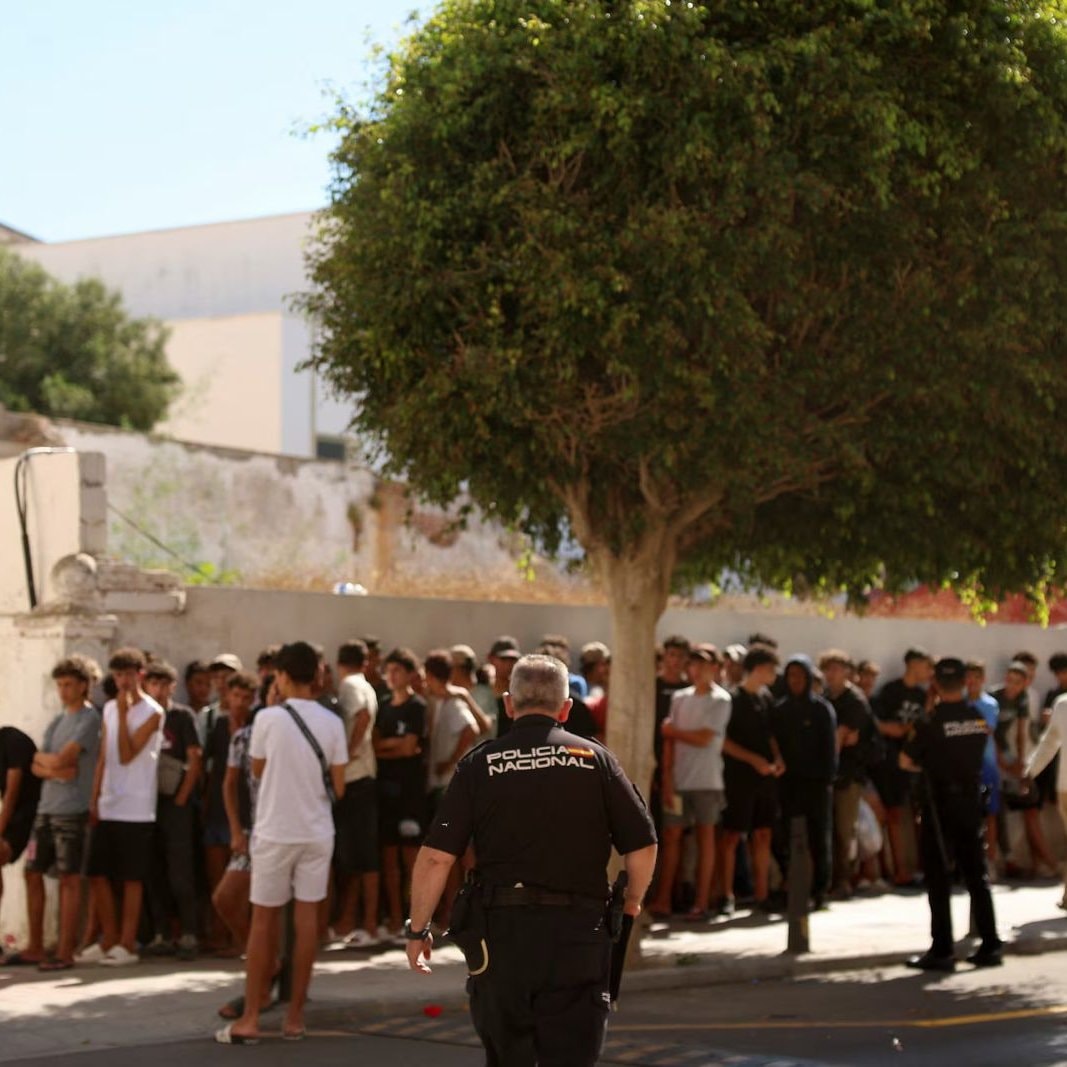 Ceuta minors Spanish mainland (photo 2 of 2)