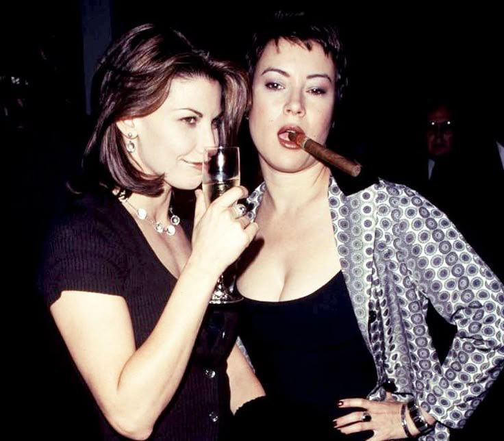 Gina Gershon Jennifer Tilly 90s (photo 1 of 2)