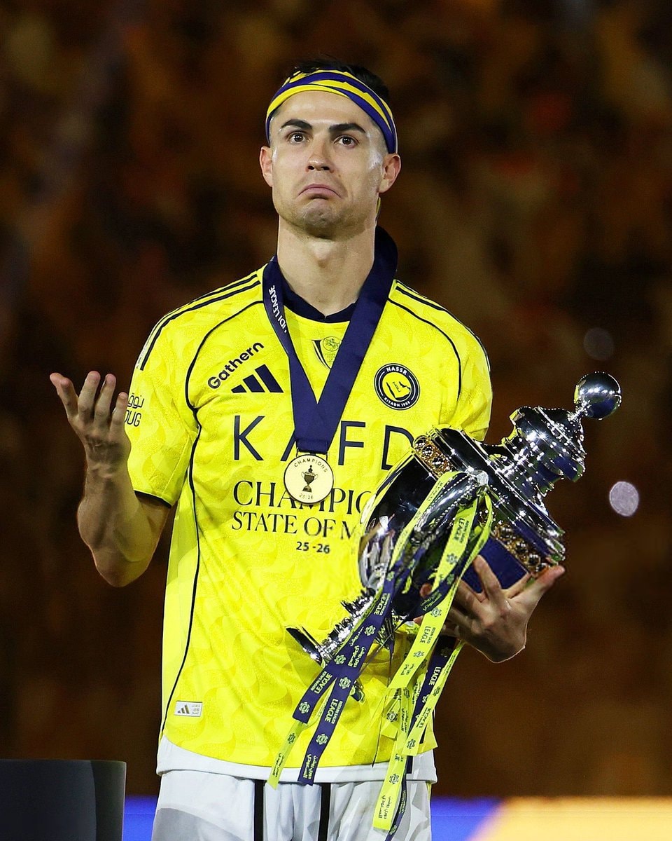 Cristiano Ronaldo trophy moment 🐐