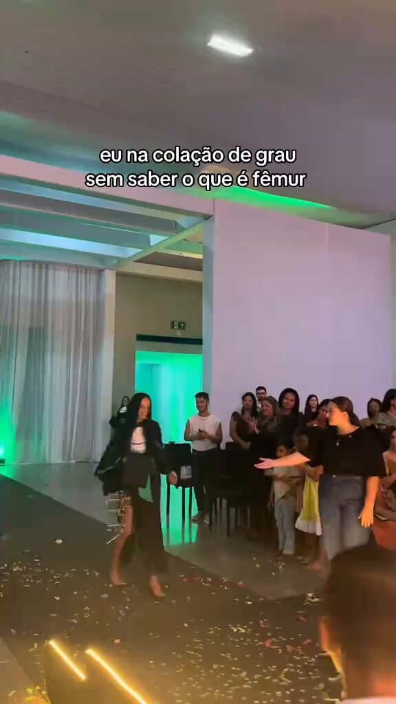 Jordana Gleisi graduation femur joke