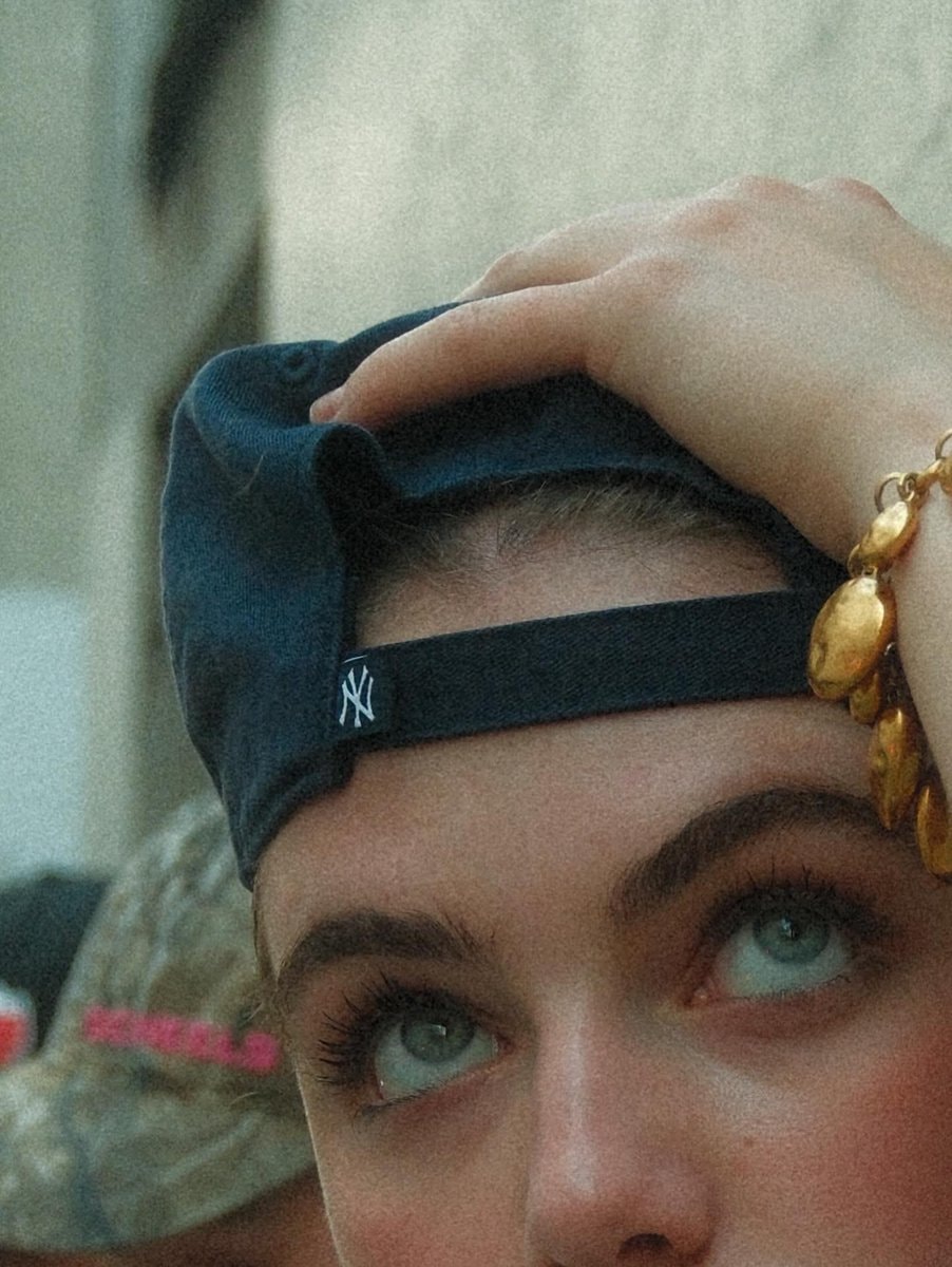 Ella Bright Instagram photos 🧢 (photo 3 of 4)