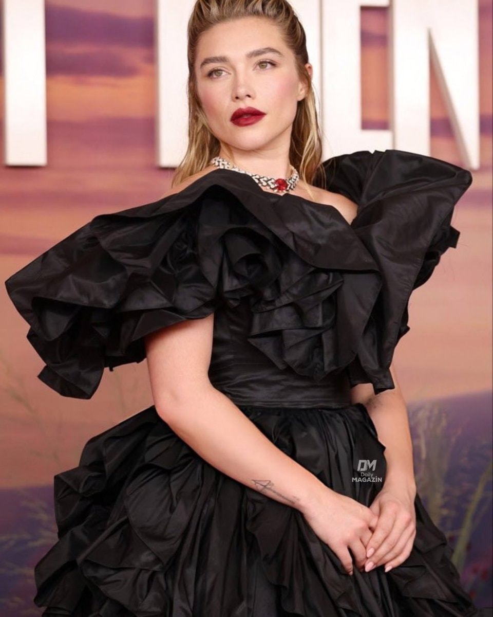 Florence Pugh black swan