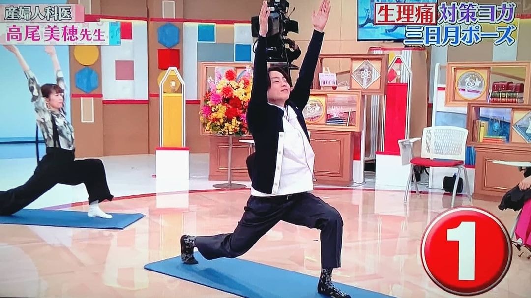 Yoga pose on blue mat (photo 3 of 4)