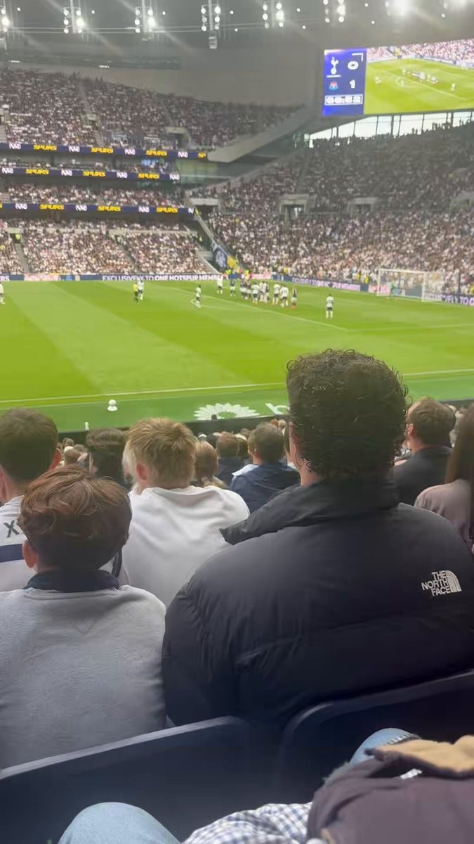 Mathys Tel foul call from stands