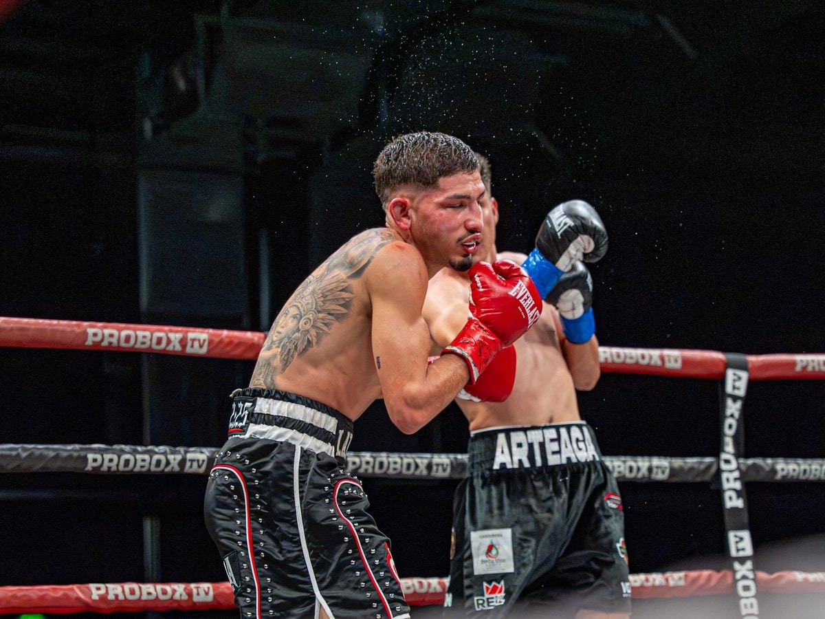 Carlos Orona TKO victory (photo 2 of 4)
