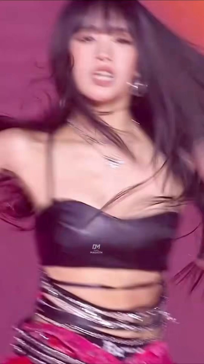 NATTY KISS OF LIFE stage moment