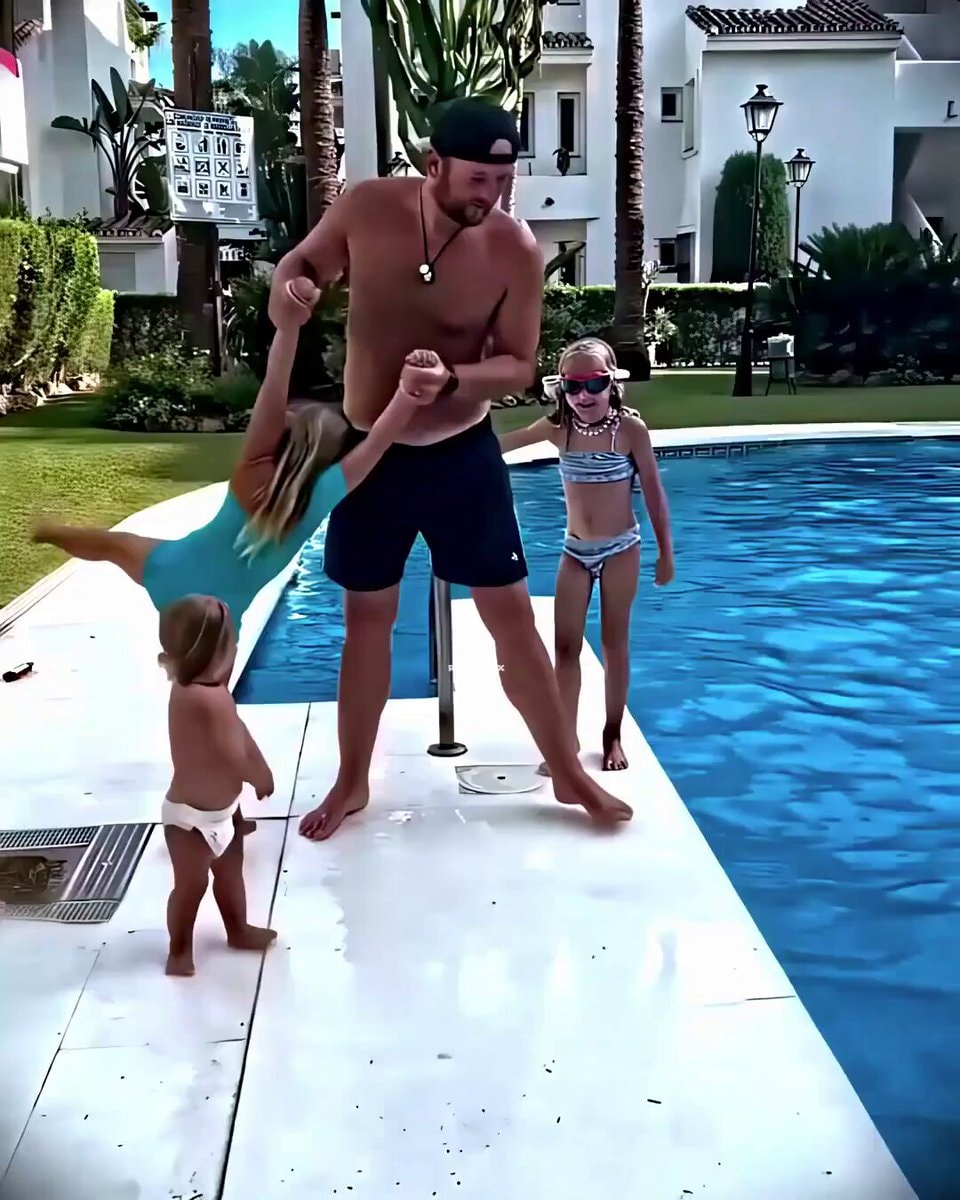 Dad includes toddler in pool time
