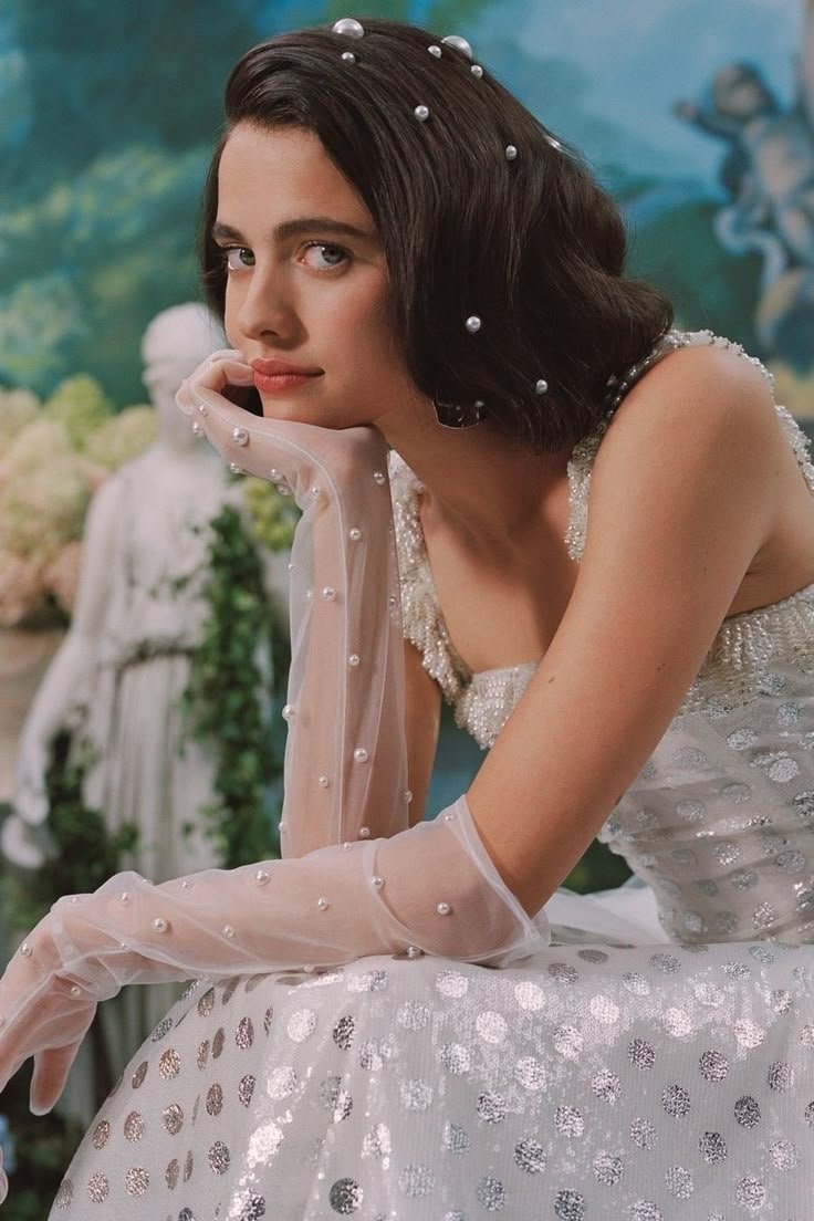 Margaret Qualley ethereal pearl look (photo 1 of 4)