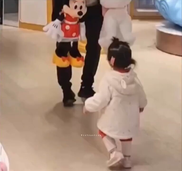 daughter chooses father over toys