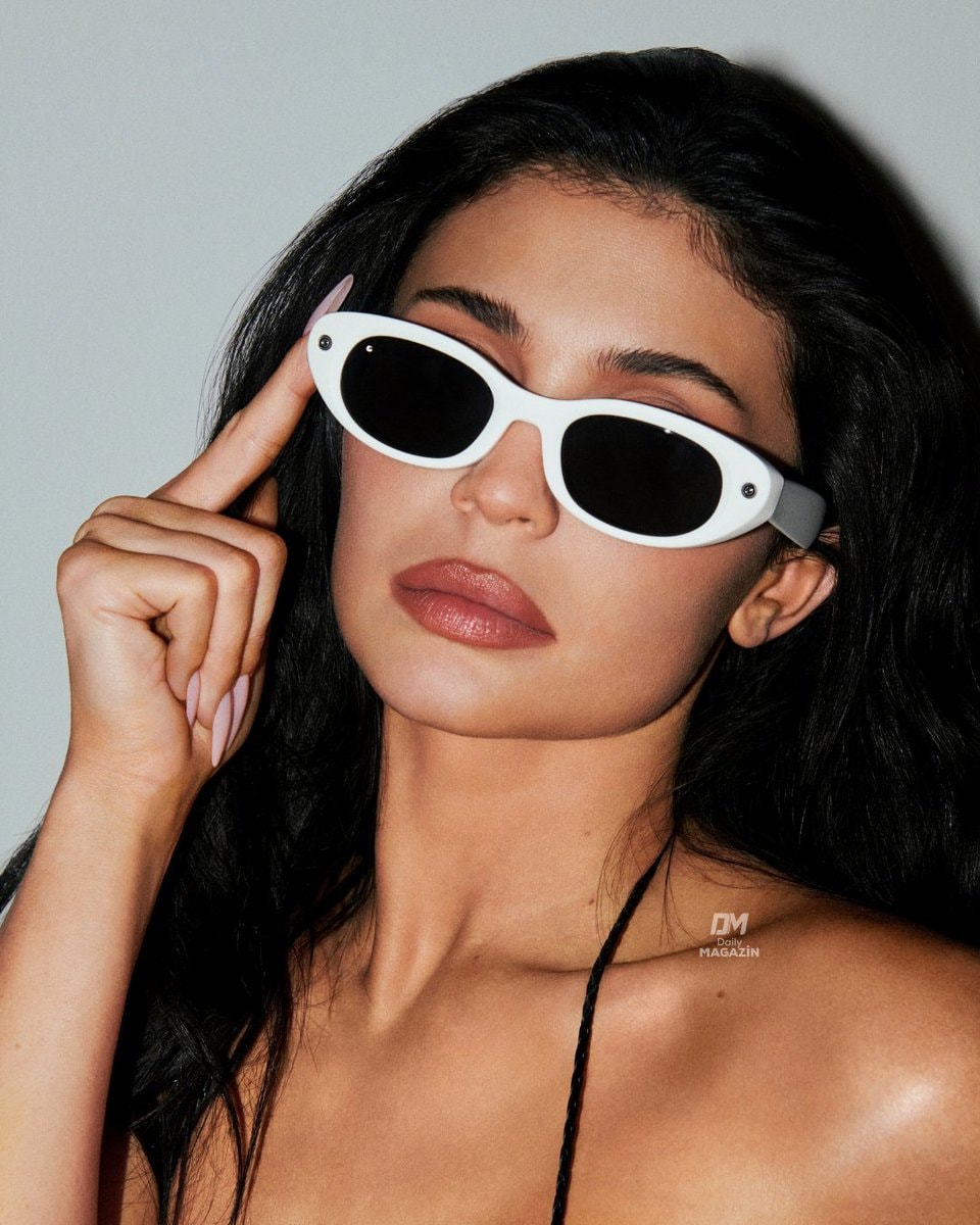 Kylie Jenner glasses brand pose (photo 2 of 2)