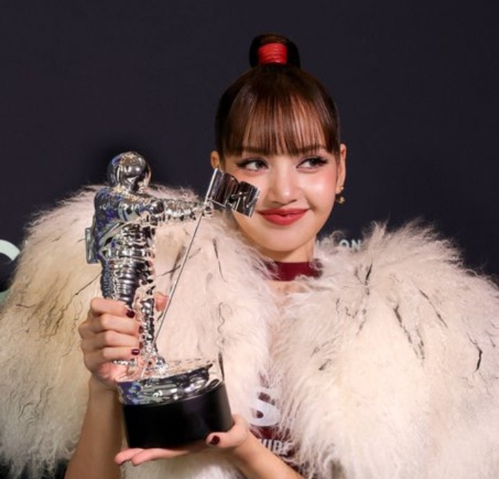 LISA MTV award moment
