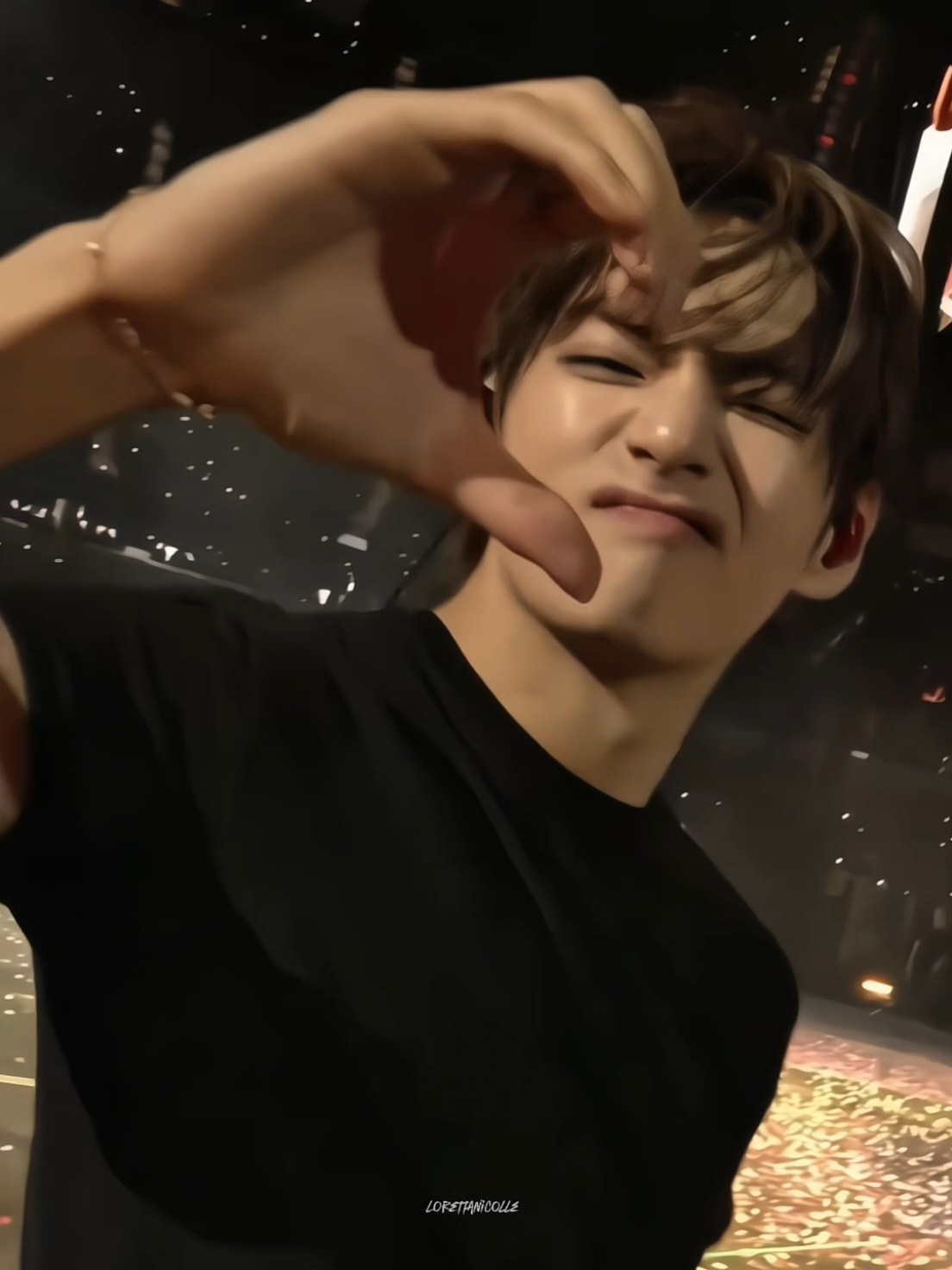 Taehyung heart hands edit