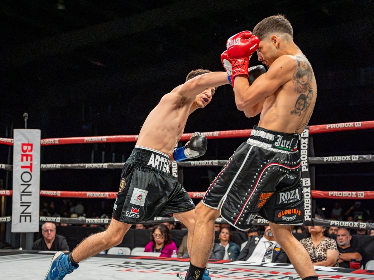 Carlos Orona TKO victory (photo 4 of 4)