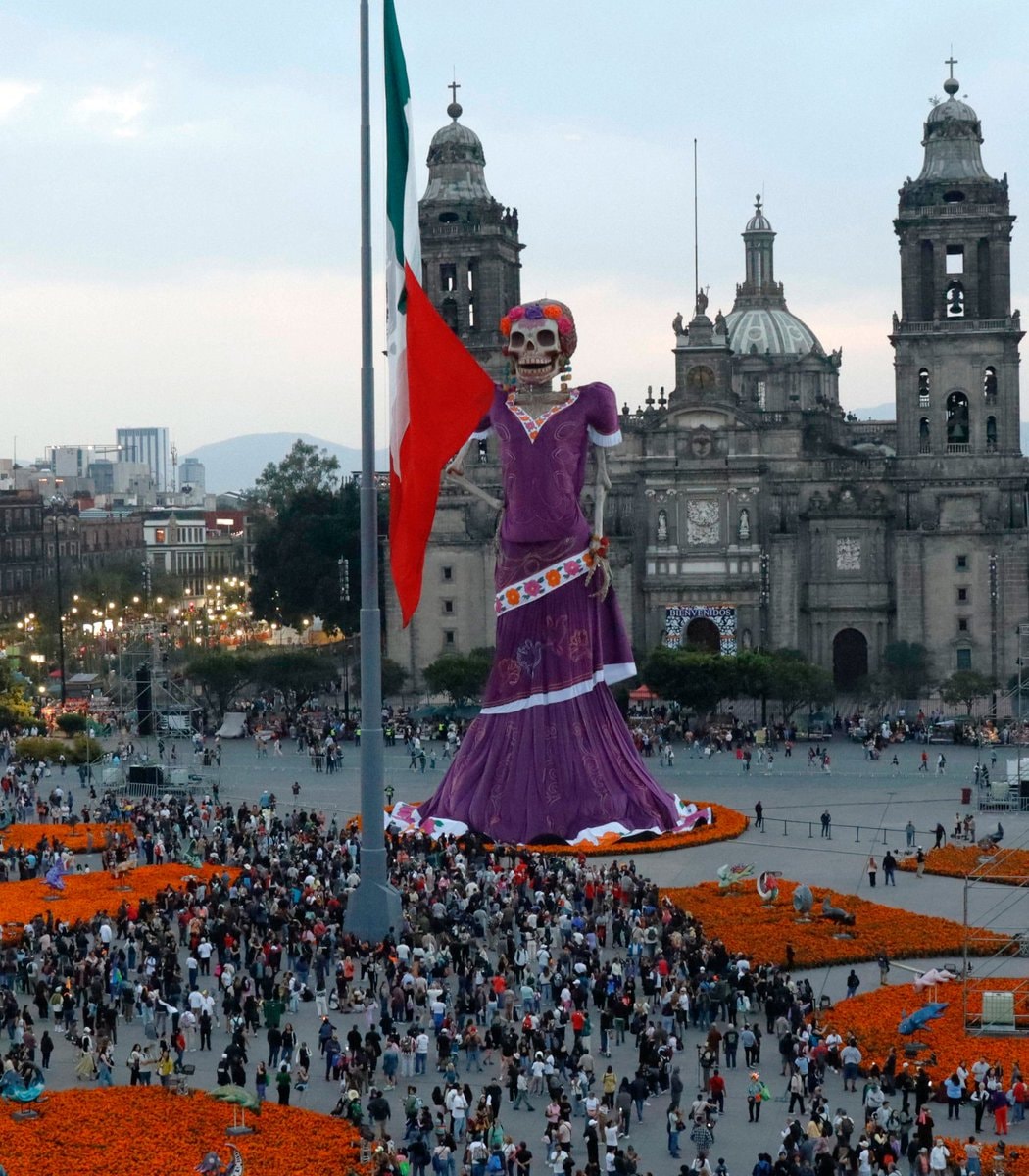 Mexico City La Catrina monument (photo 2 of 4)