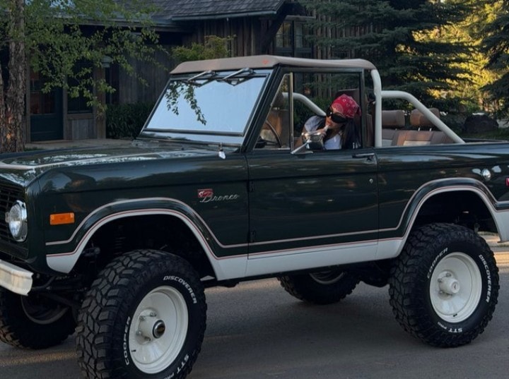Kim Kardashian Ford Bronco (photo 2 of 2)