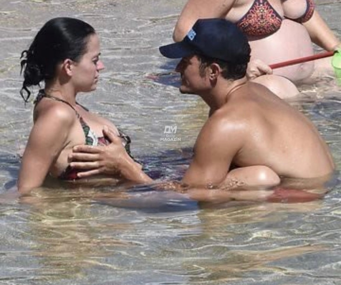 Orlando Bloom Katy Perry beach embrace (photo 2 of 2)