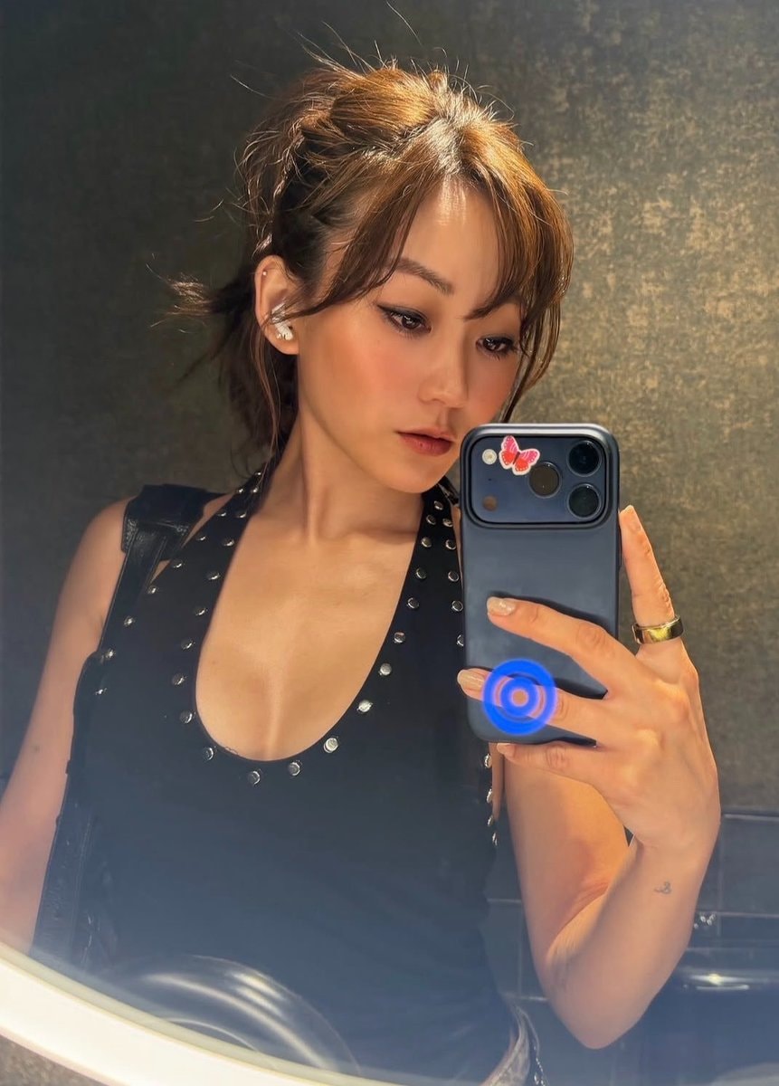 Karen Fukahara #TheBoys selfie (photo 2 of 2)