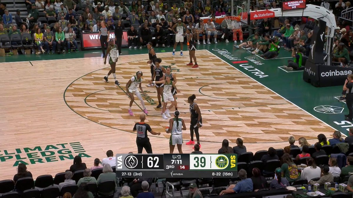 Flau'jae Johnson 7 points 3rd quarter