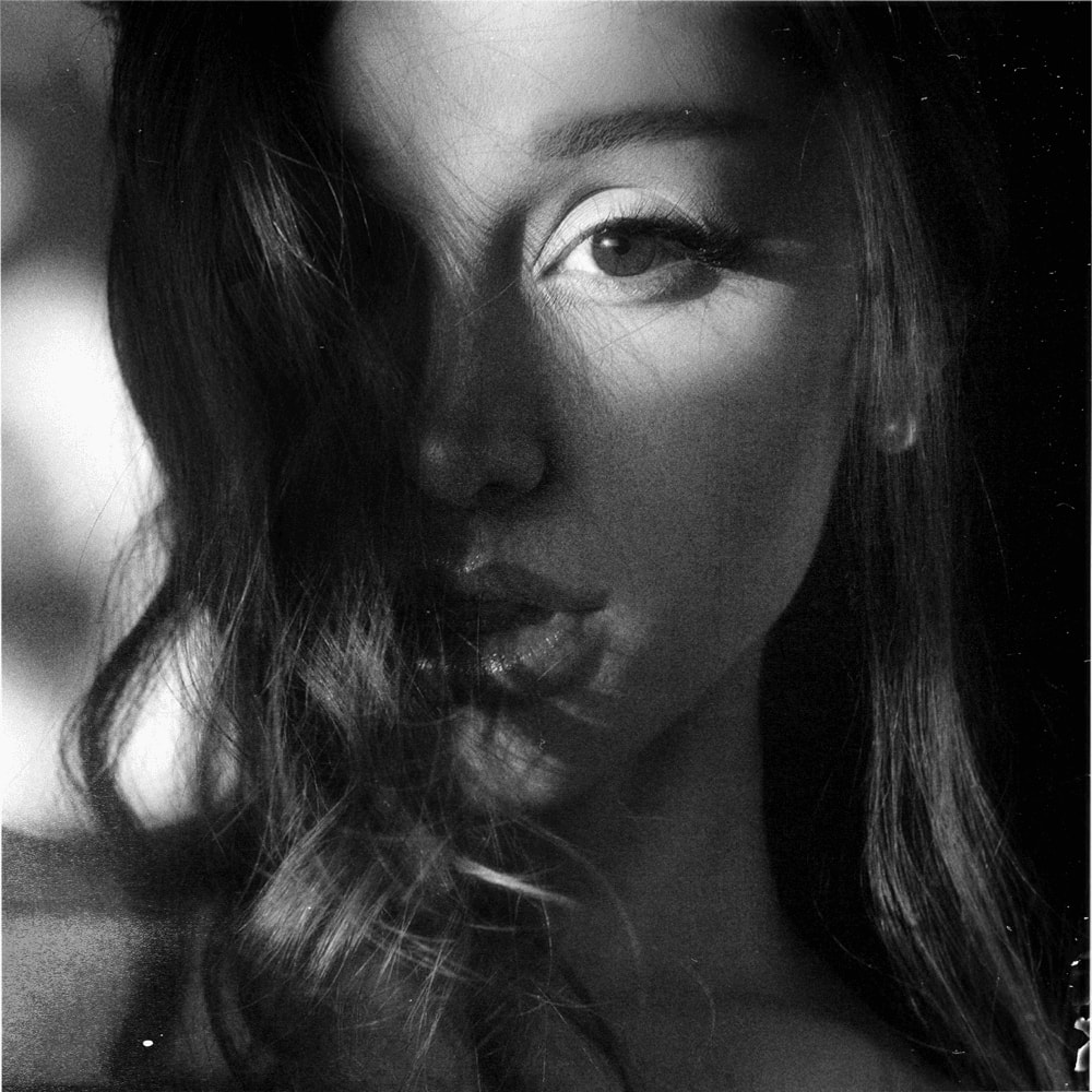 Ariana Grande Hot 100 tie