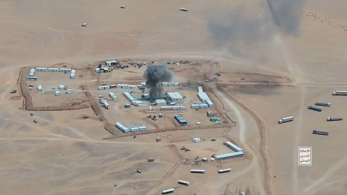 Houthi missile strike on Saudi supply convoy (photo 3 of 3)