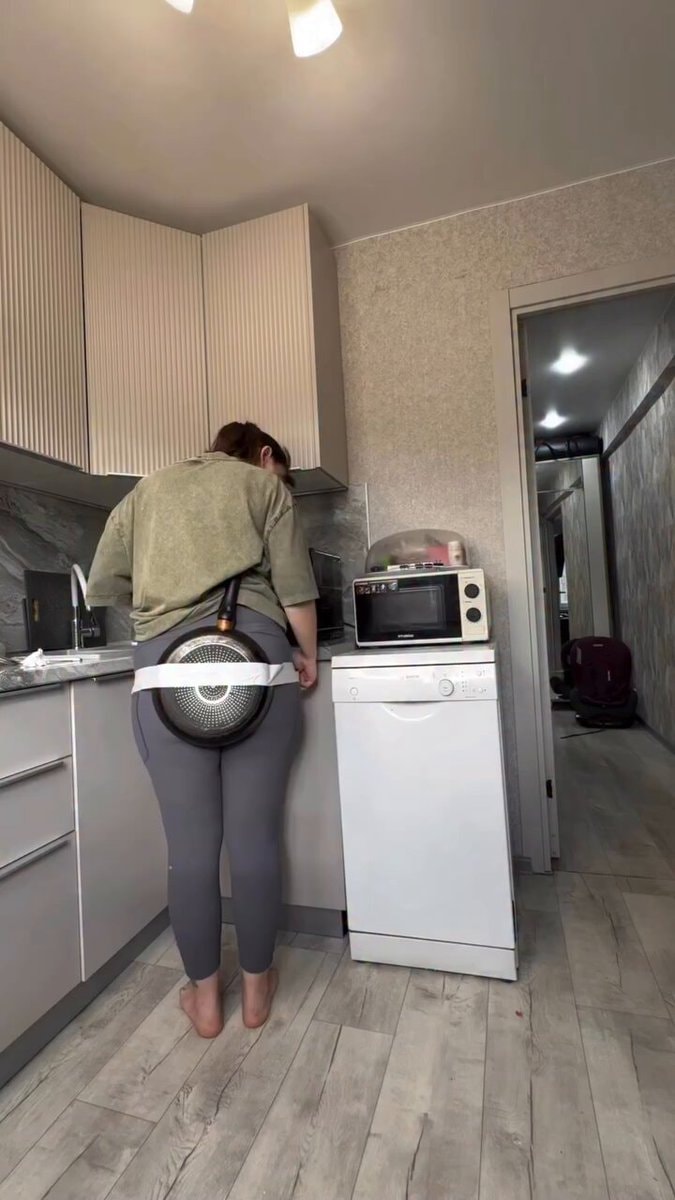 Mom uses frying pan as shield