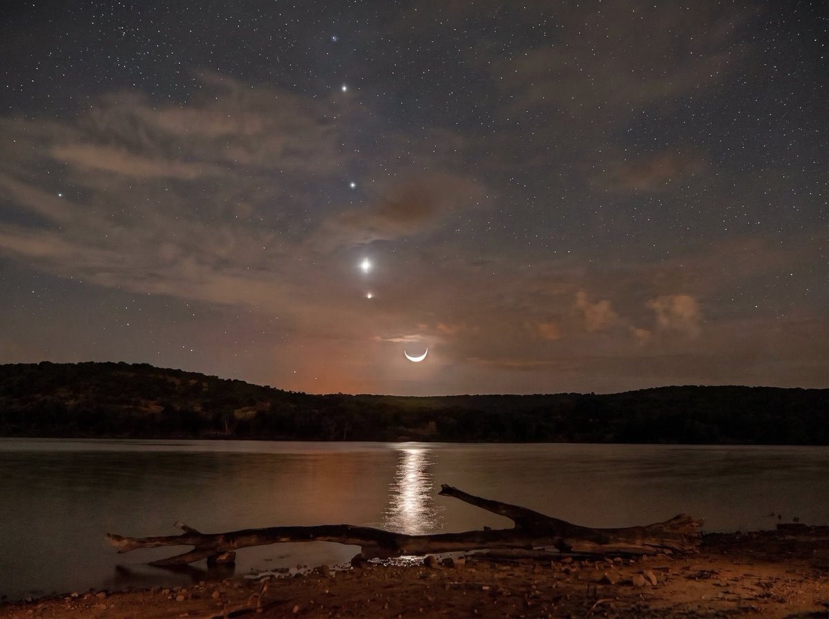 Saturn Mars Venus Jupiter crescent moon Ren Theelen