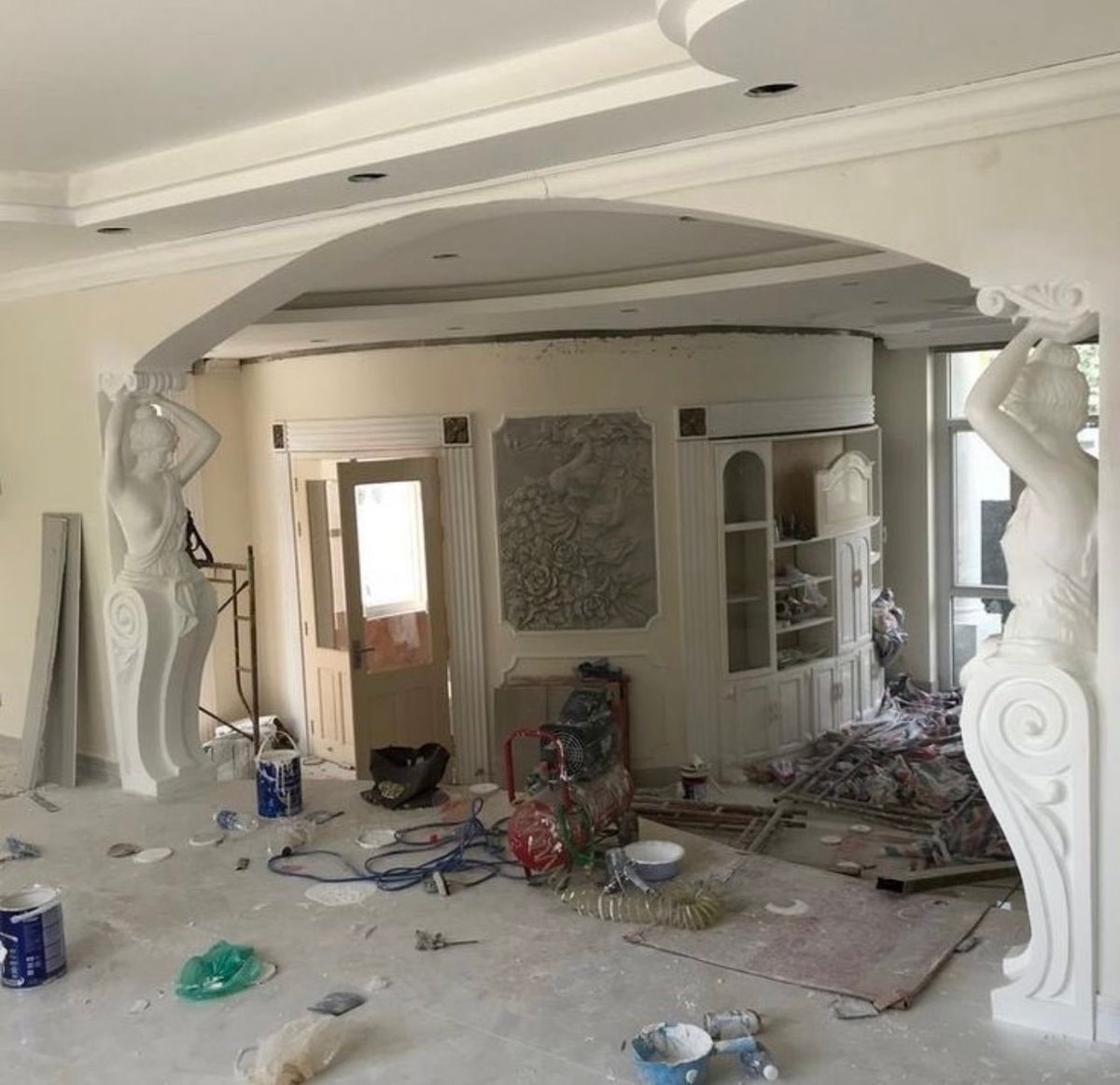 Interior remodeling with art decor (photo 2 of 2)