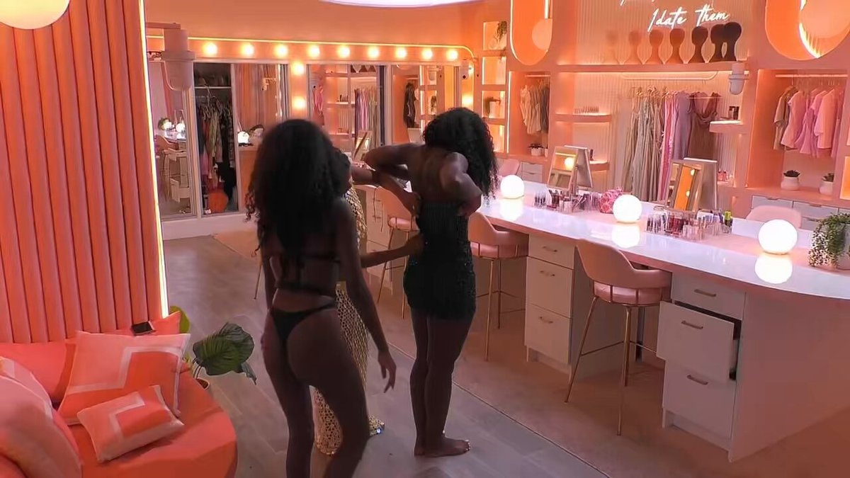 Love Island USA Mela Aniya oil moment