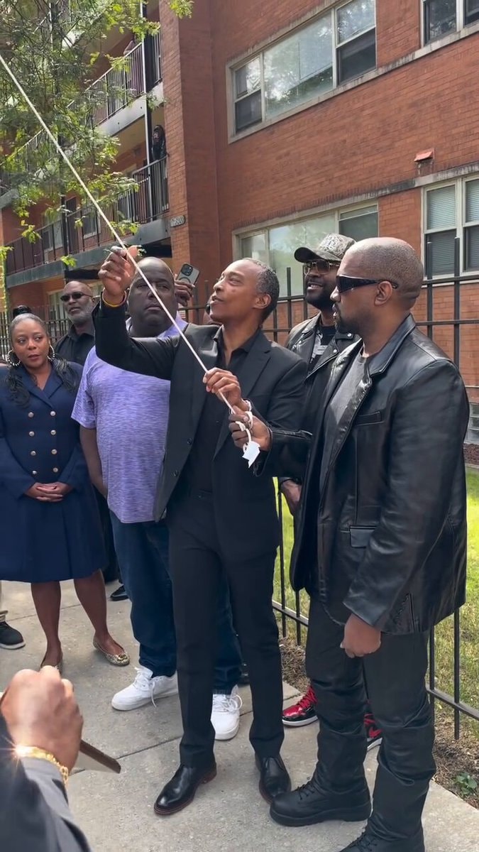 Ye DR. DONDA WEST WAY Chicago