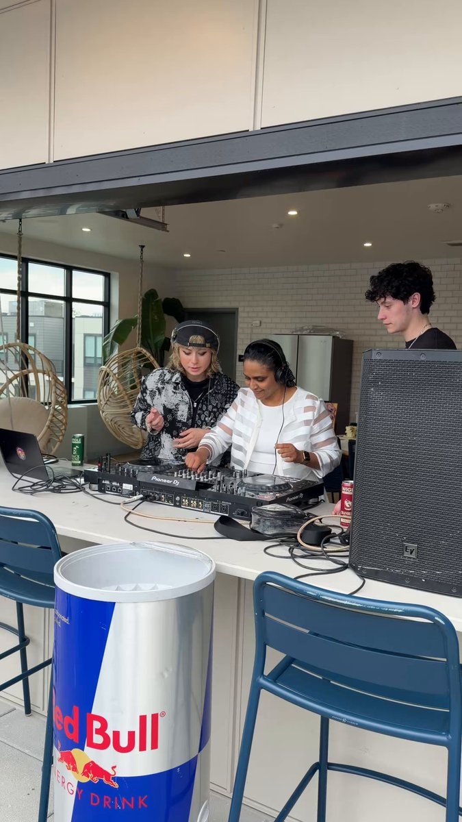 Mom DJ lesson Mom DJ lesson