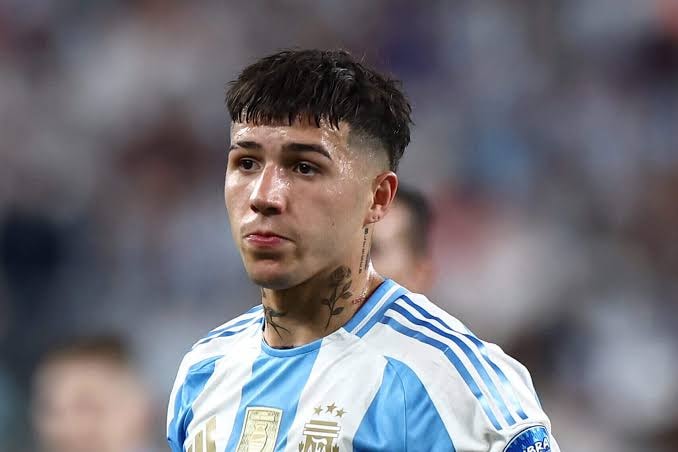 Enzo Fernández Argentina jersey (photo 1 of 2)