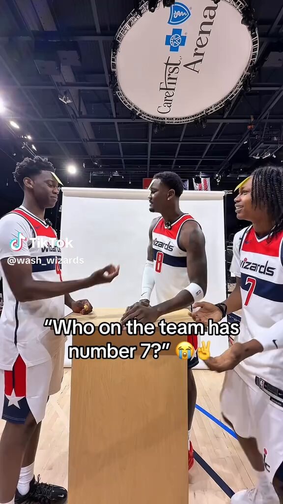 Deandre Ayton asks about number 7
