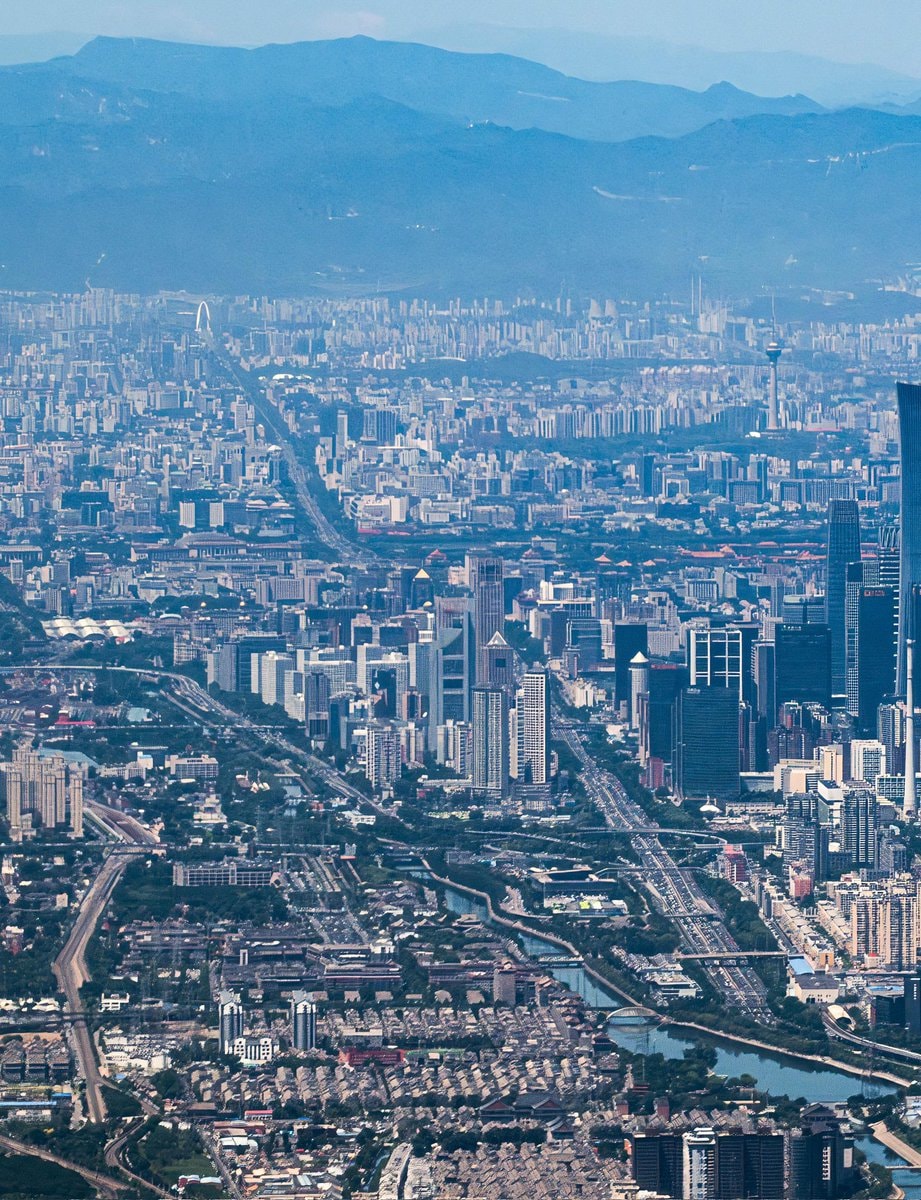 City skyline skyscraper mountain guess (photo 2 of 3)
