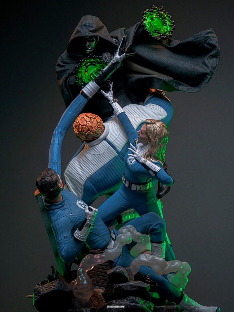 Hot Toys Doctor Doom vs The Fantastic Four